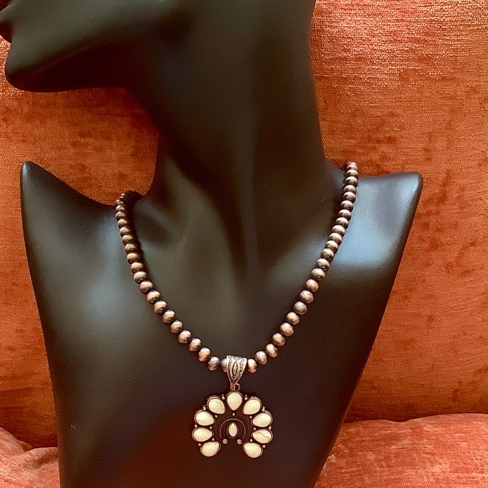 💥2/$24 or 3/$30💥 Boho Western Chic Cream and Bronze Necklace. NWT - Picture 2 of 5